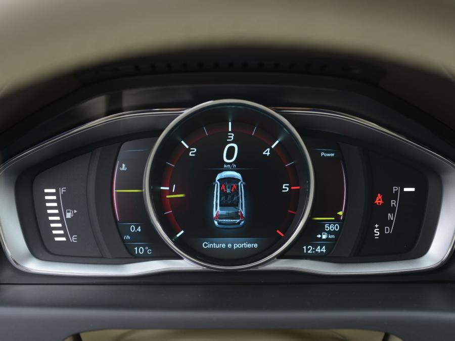  Volvo XC70 D4 Polar 2014 года  (фото 8 из 18)